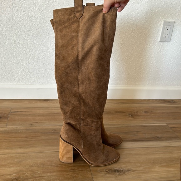 Knee High Boot Size 6.5 - Picture 1 of 3